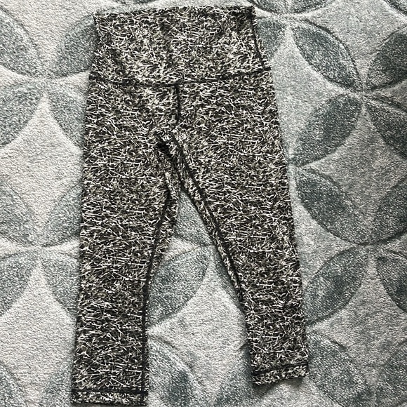 Lululemon NWOT High Rise Green Camo Leggings Womens 10 Crop Wunder Under - Picture 1 of 5